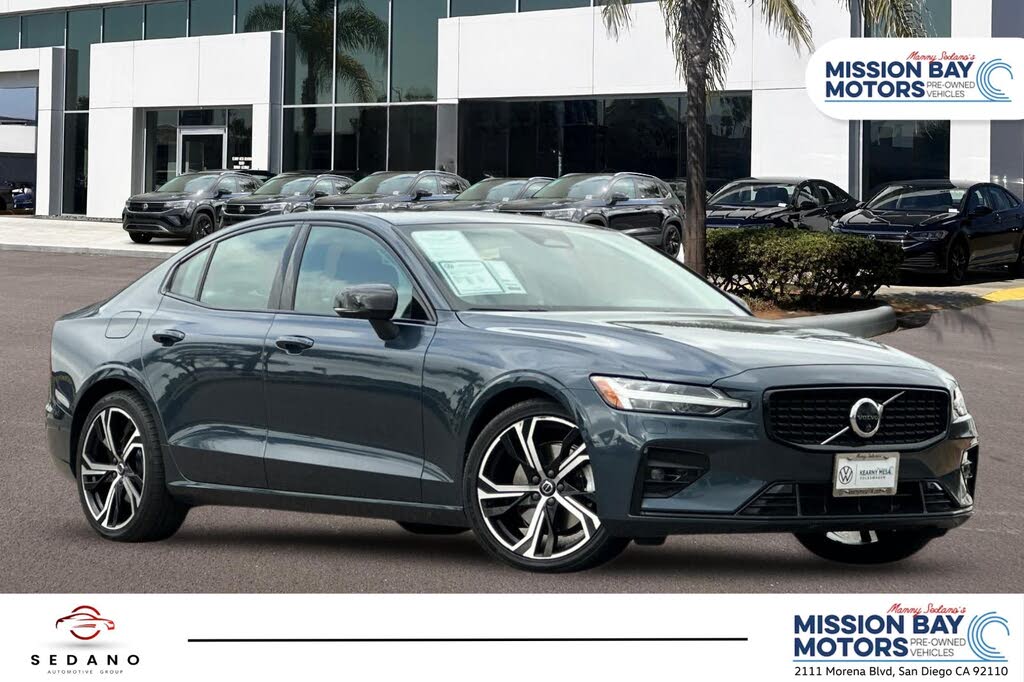 2024 Volvo S60 B5 Plus Dark Theme