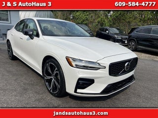 2024 Volvo S60 B5 Plus Dark Theme