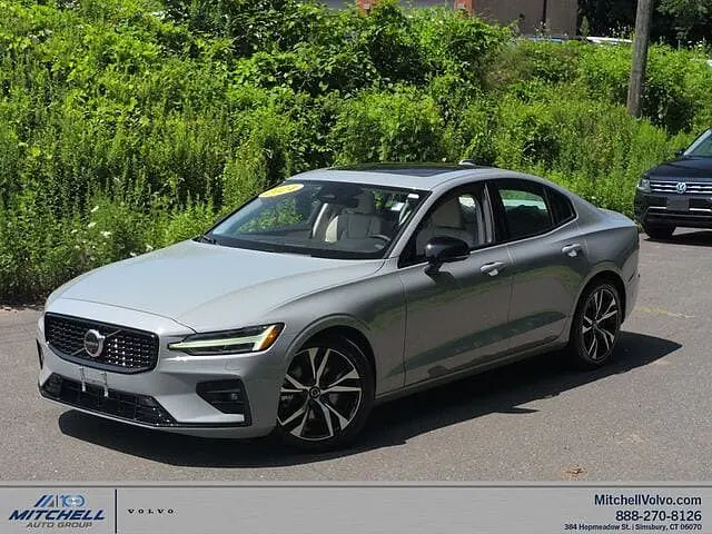 2024 Volvo S60 B5 Plus Dark Theme