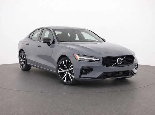 2024 Volvo S60 B5 Plus Dark Theme