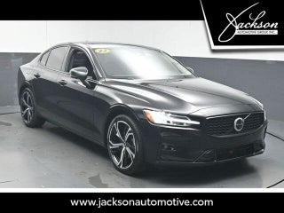2023 Volvo S60 B5 Plus Dark Theme