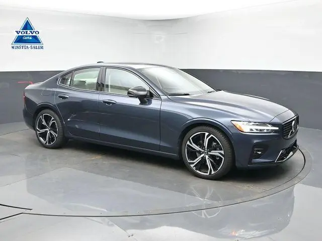 2024 Volvo S60 B5 Plus Dark Theme