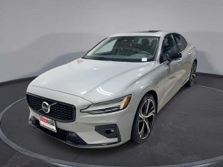 2024 Volvo S60 B5 Plus Dark Theme