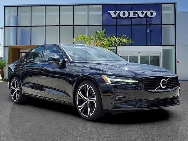 2024 Volvo S60 B5 Plus Dark Theme