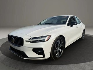 2023 Volvo S60 B5 Plus Dark Theme