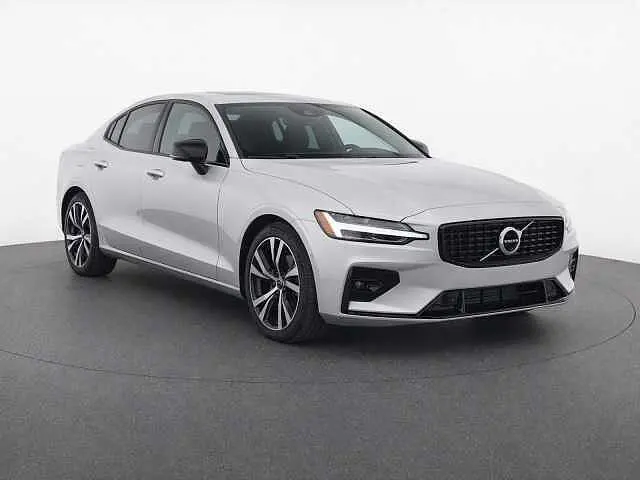 2024 Volvo S60 B5 Plus Dark Theme