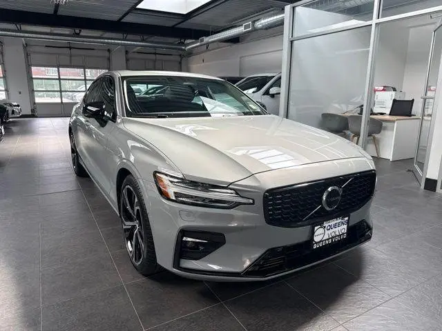 2024 Volvo S60 B5 Plus Dark Theme