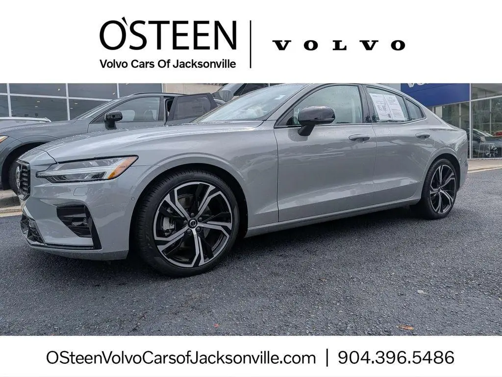 2024 Volvo S60 B5 Plus Dark Theme