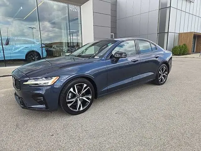 2024 Volvo S60 B5 Plus Dark Theme