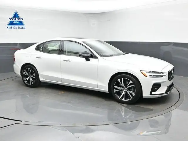 2023 Volvo S60 B5 Core Dark Theme