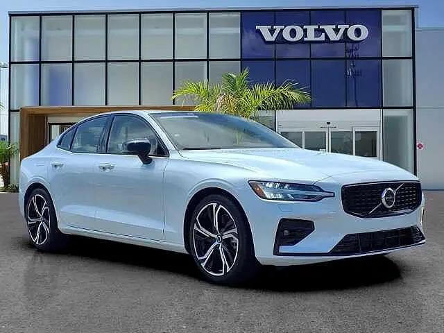 2023 Volvo S60 B5 Core Dark Theme