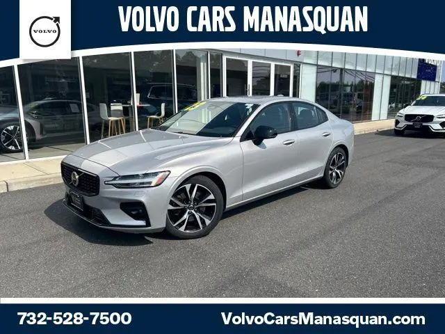 2023 Volvo S60 B5 Core Dark Theme