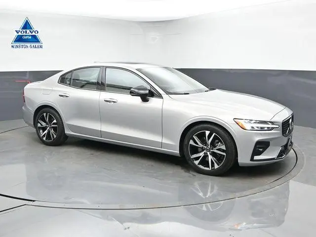 2023 Volvo S60 B5 Core Dark Theme