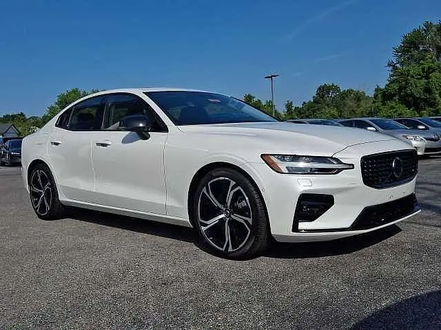 2025 Volvo S60 B5 Plus