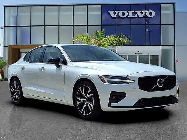 2025 Volvo S60 B5 Plus