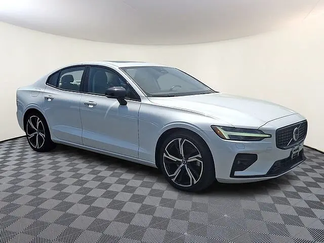 2024 Volvo S60 B5 Core Dark Theme