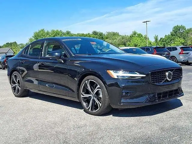 2024 Volvo S60 B5 Core Dark Theme