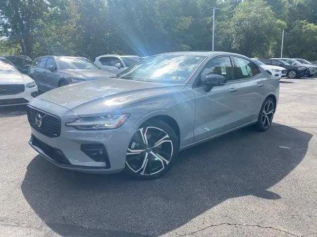 2024 Volvo S60 B5 Core Dark Theme