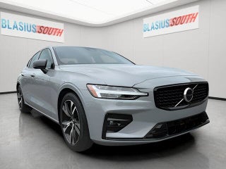 2024 Volvo S60 B5 Core Dark Theme