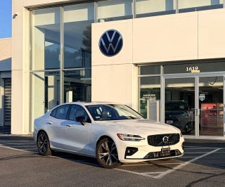 2024 Volvo S60 B5 Plus Dark Theme