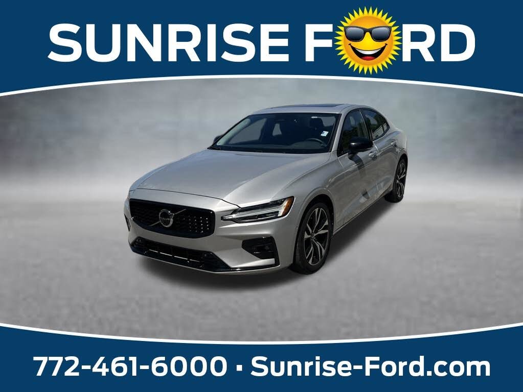 2024 Volvo S60 B5 Plus Dark Theme