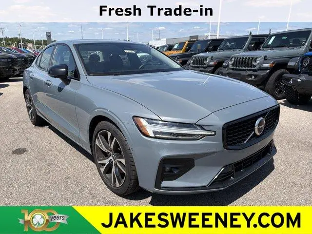 2024 Volvo S60 B5 Plus Dark Theme