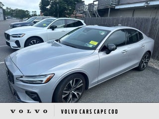 2024 Volvo S60 B5 Plus Dark Theme