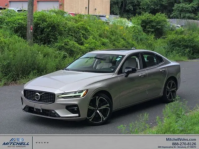 2024 Volvo S60 B5 Plus Dark Theme