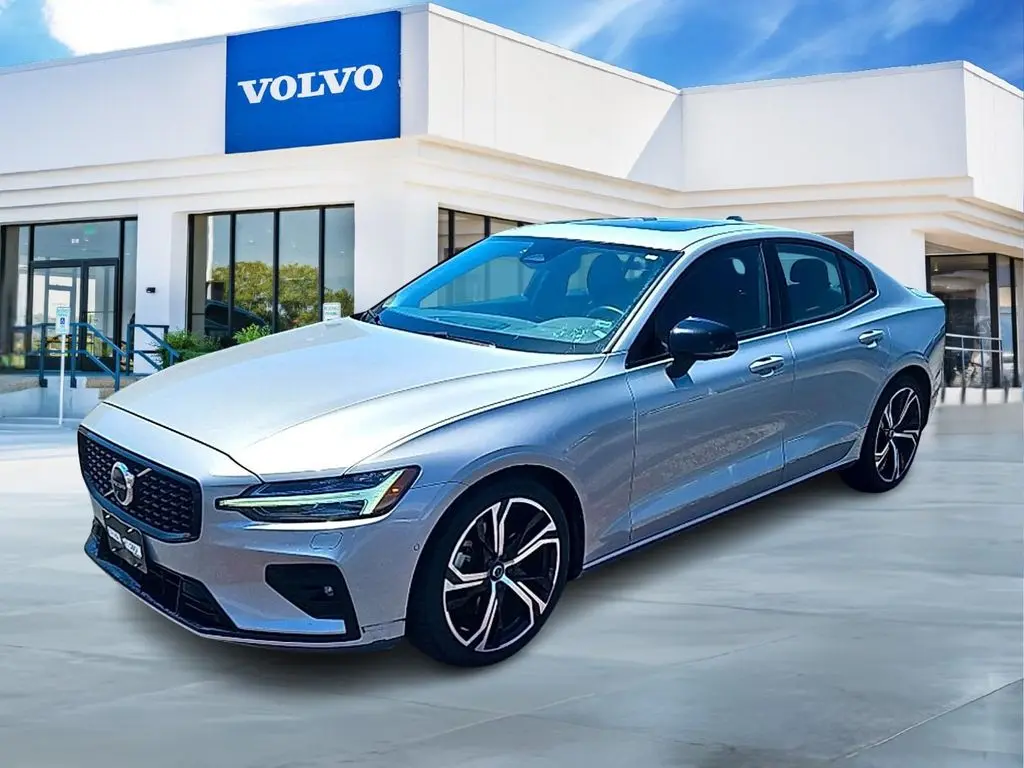 2024 Volvo S60 B5 Plus Dark Theme
