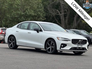 2024 Volvo S60 B5 Plus Dark Theme