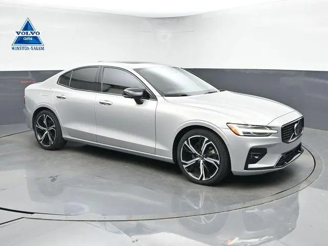 2024 Volvo S60 B5 Plus Dark Theme