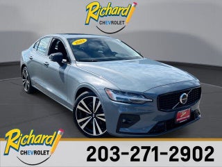 2023 Volvo S60 B5 Plus Dark Theme