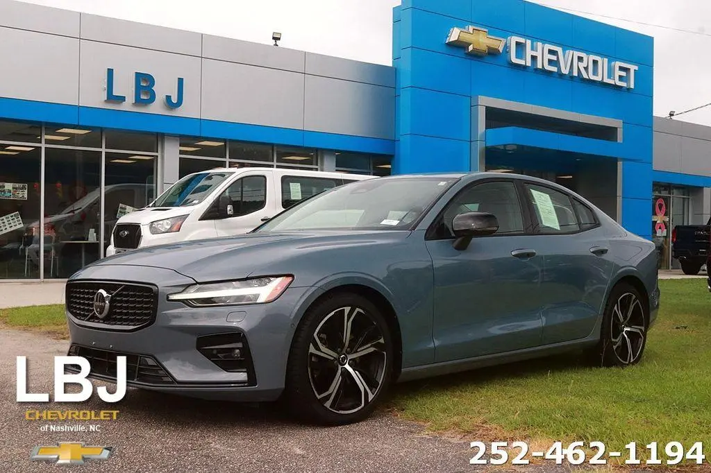 2024 Volvo S60 B5 Plus Dark Theme