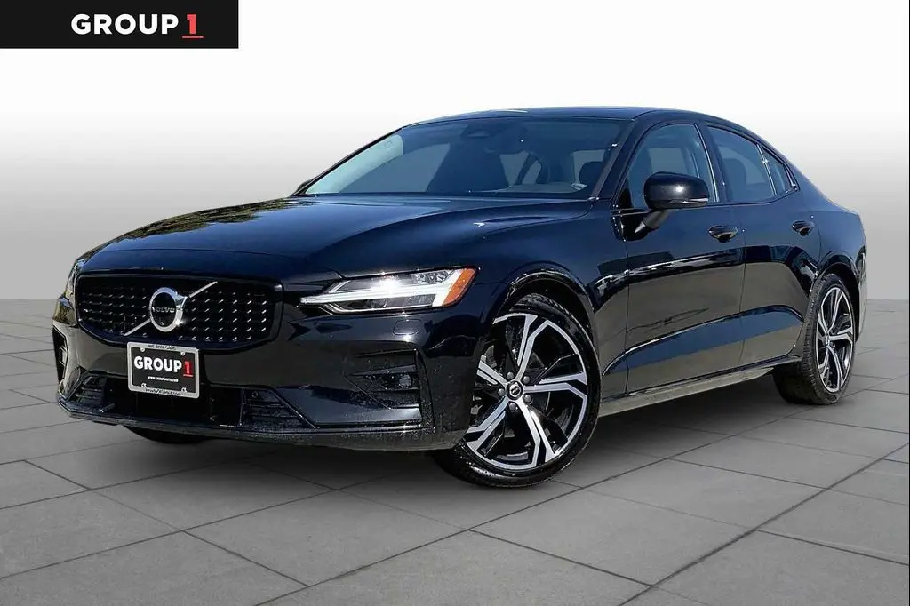 2024 Volvo S60 B5 Plus Dark Theme