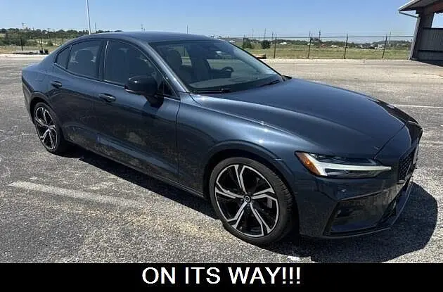 2024 Volvo S60 B5 Plus Dark Theme