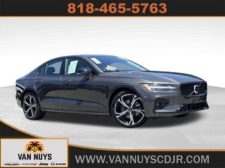 2024 Volvo S60 B5 Plus Dark Theme