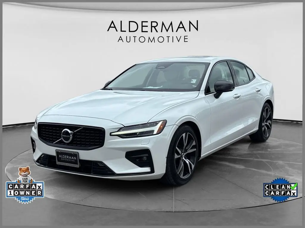 2023 Volvo S60 B5 Core Dark Theme