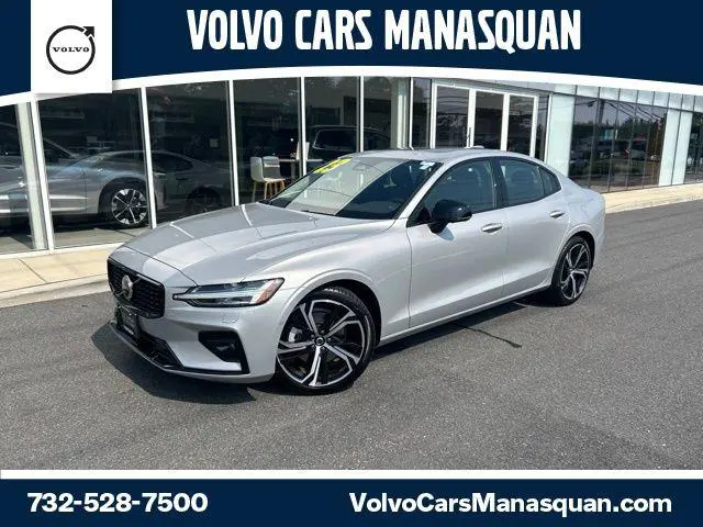 2023 Volvo S60 B5 Plus Dark Theme