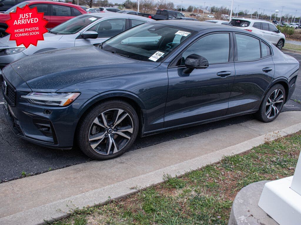 2023 Volvo S60 B5 Plus Dark Theme
