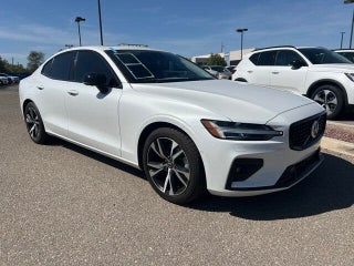 2023 Volvo S60 B5 Plus Dark Theme