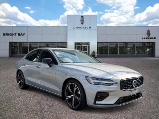 2023 Volvo S60 B5 Plus Dark Theme