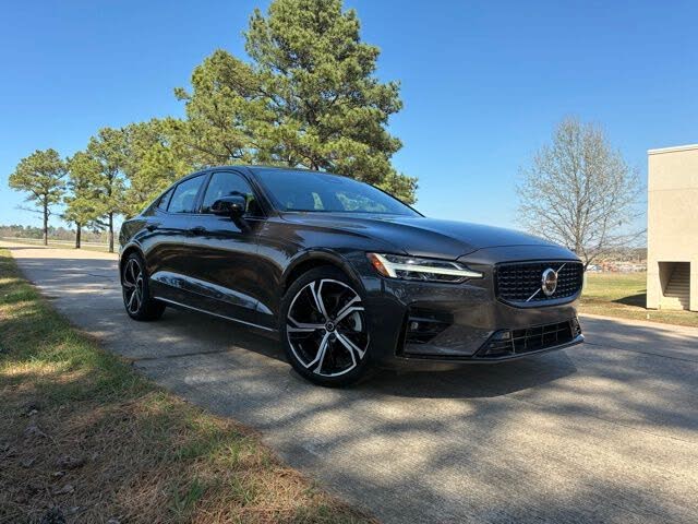 2023 Volvo S60 B5 Plus Dark Theme