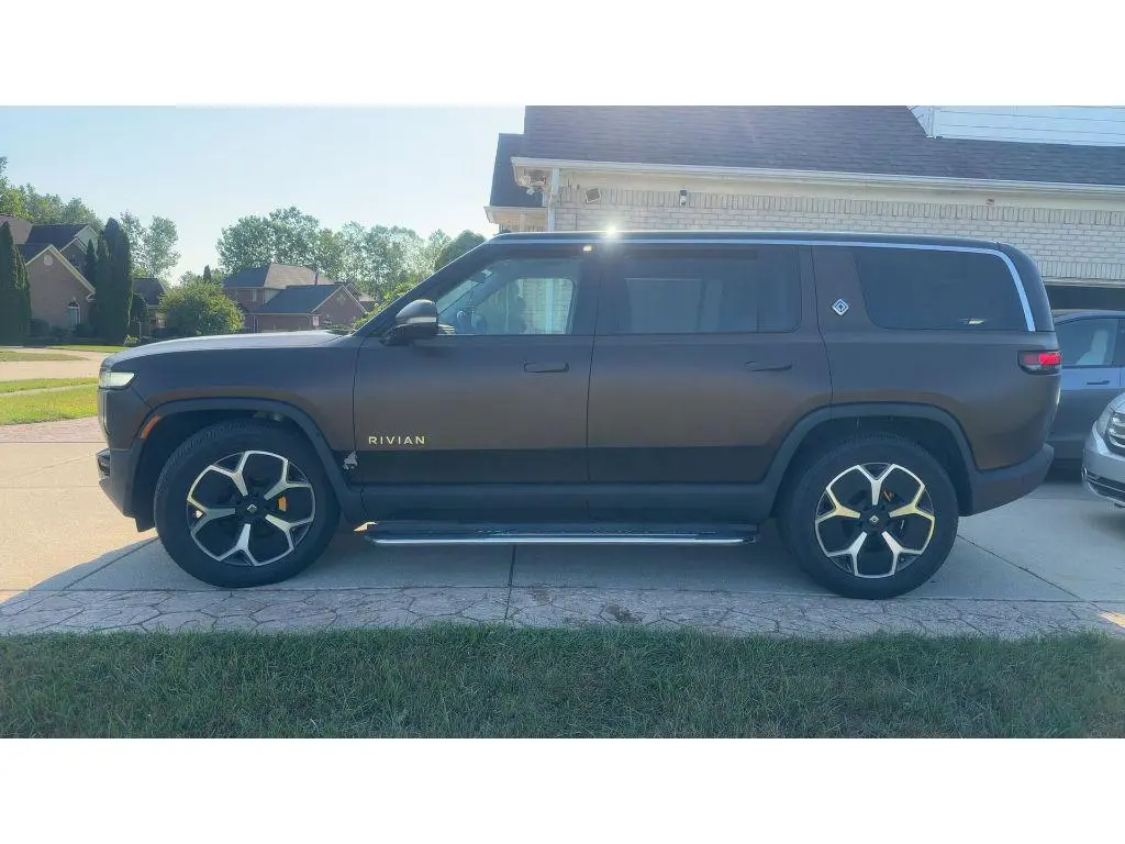 2023 Rivian R1S Adventure