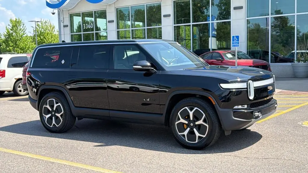 2024 Rivian R1S Adventure