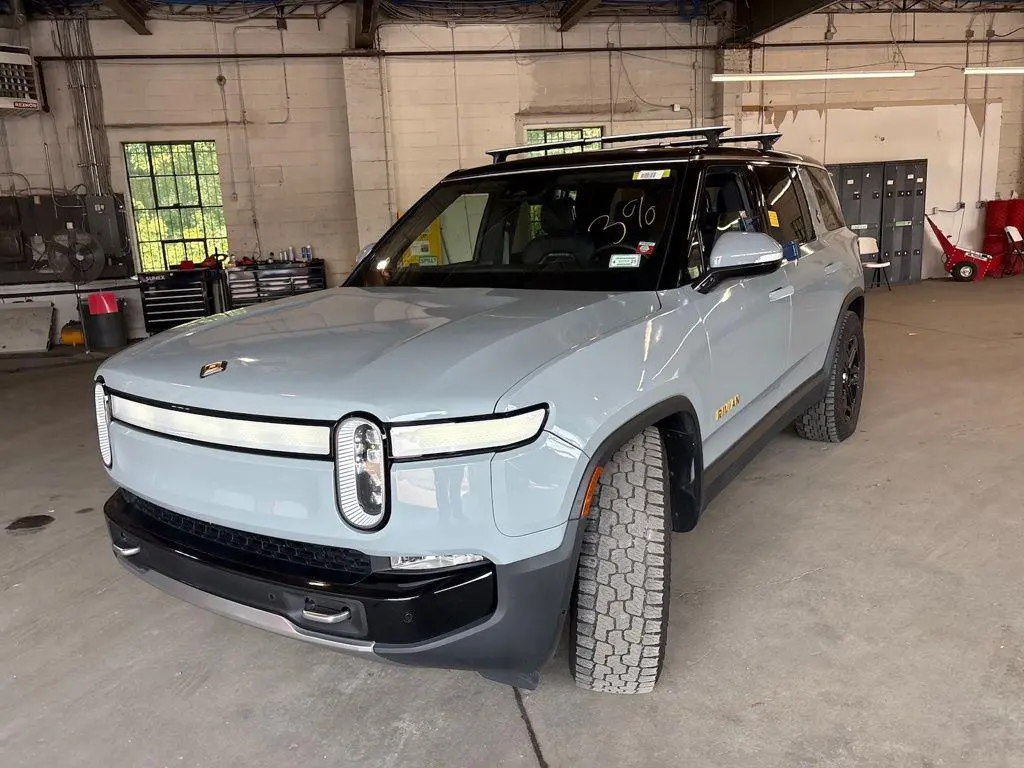 2023 Rivian R1S Adventure