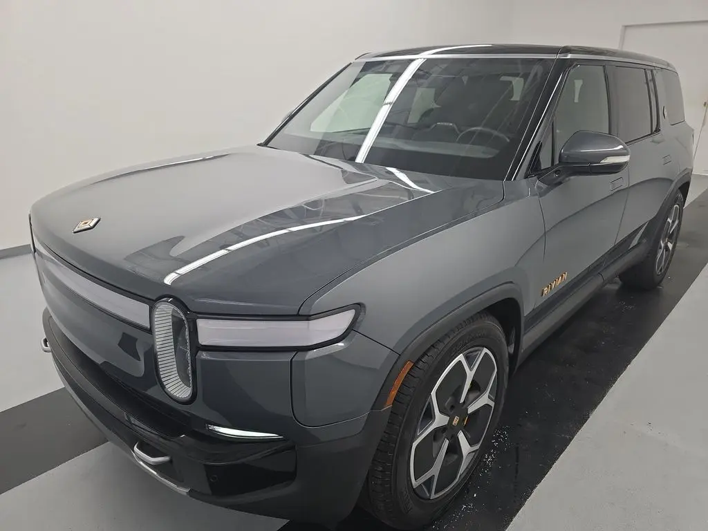 2024 Rivian R1S Adventure