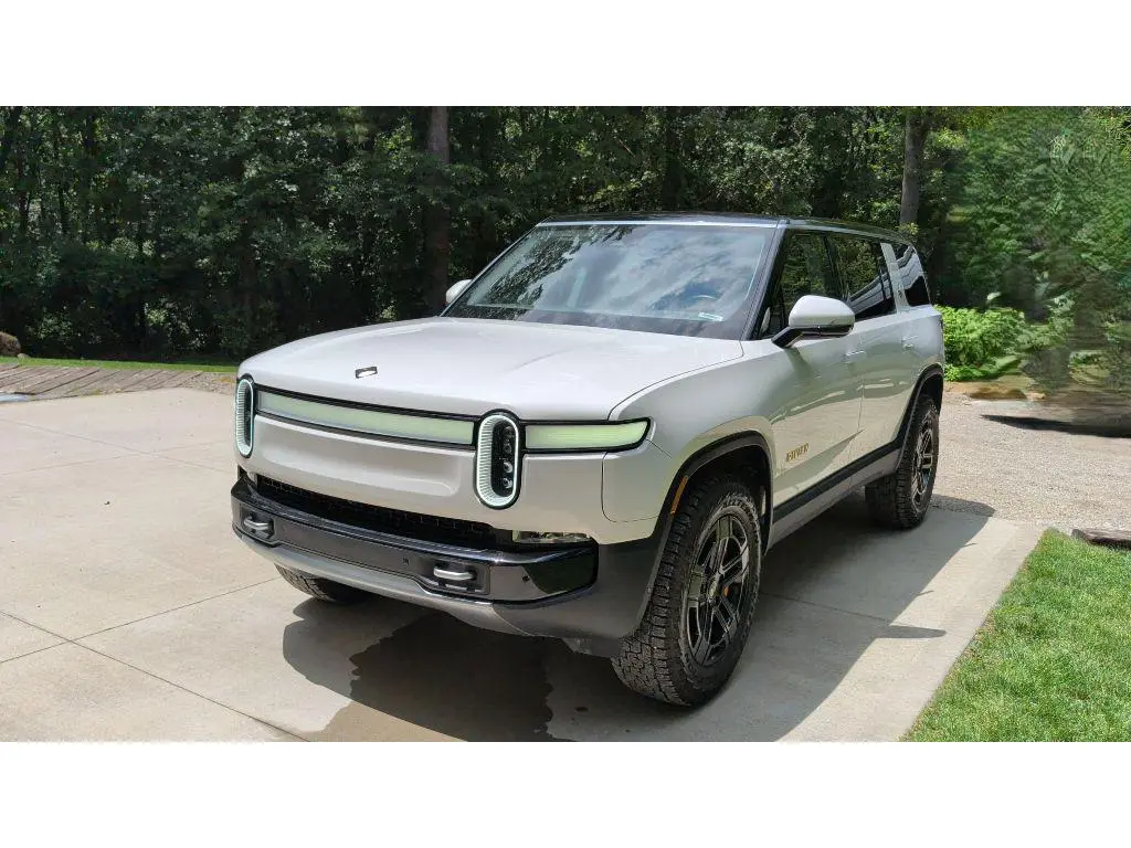 2023 Rivian R1S Adventure