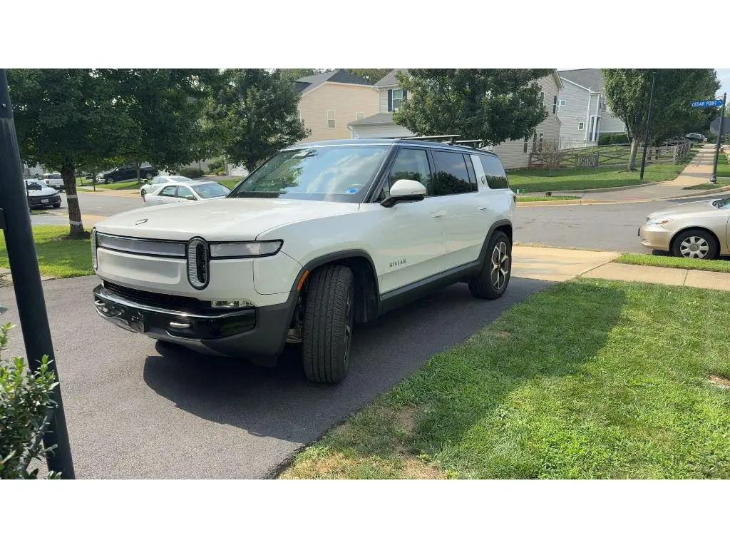 2024 Rivian R1S Adventure