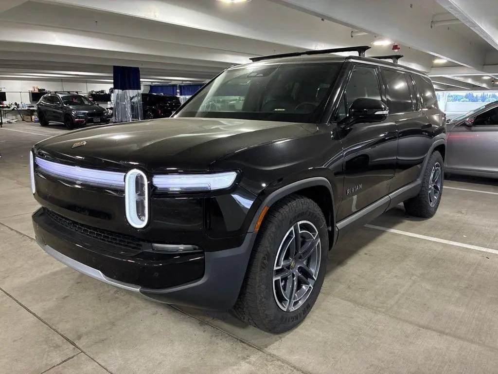 2025 Rivian R1S Adventure