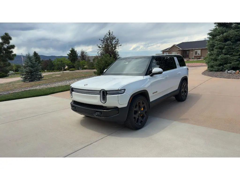 2025 Rivian R1S Ascend
